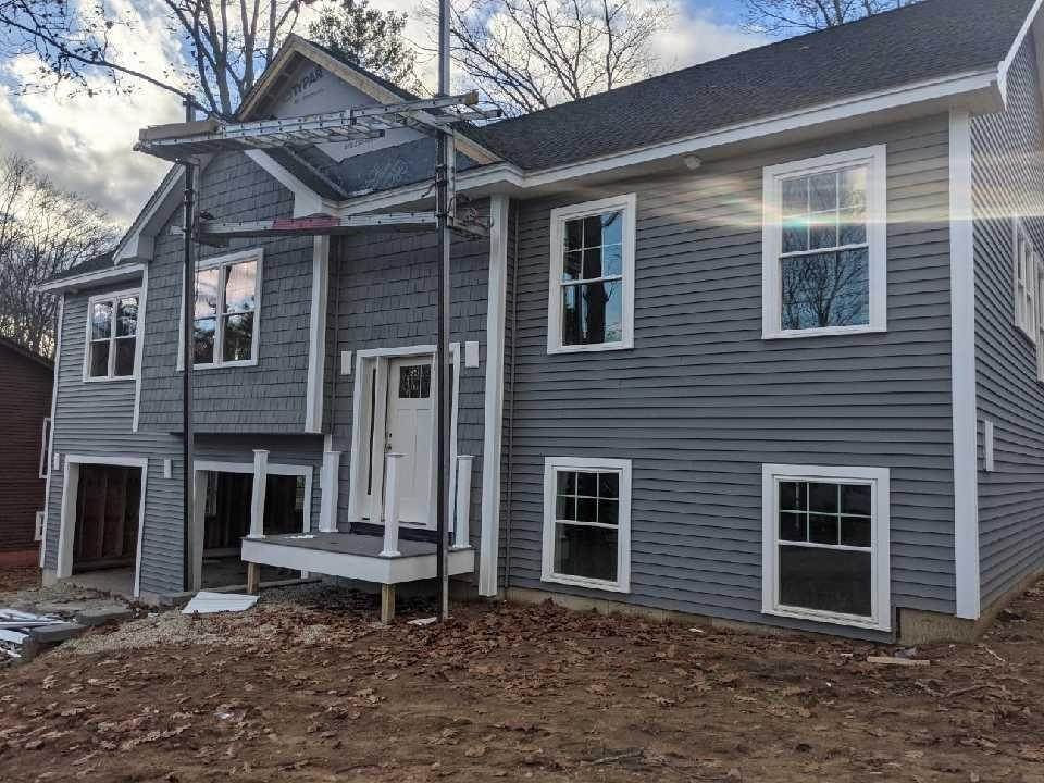 9. Single Family Homes for Sale at Rochester, NH 03867