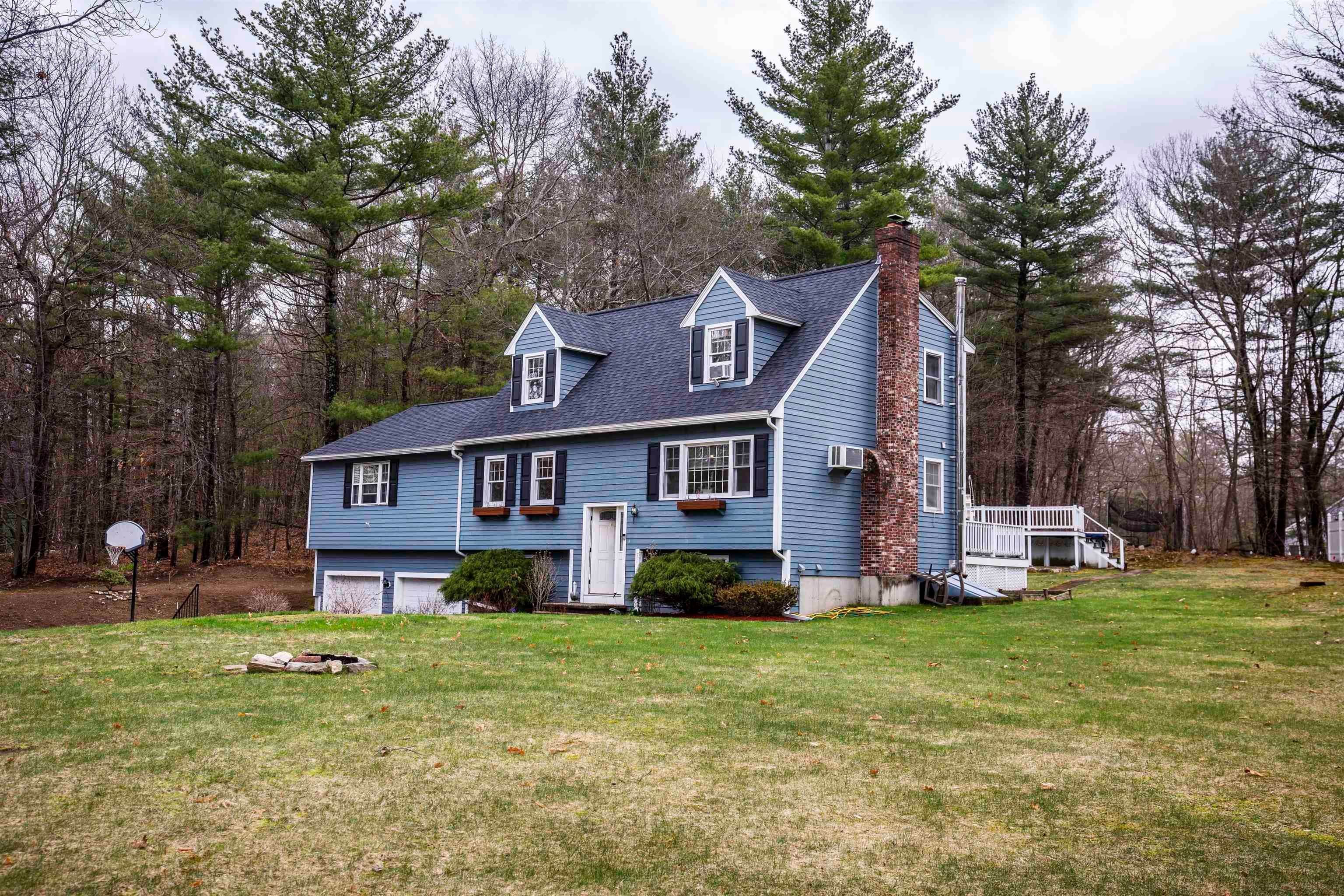 5. Single Family Homes for Sale at Salem, NH 03079