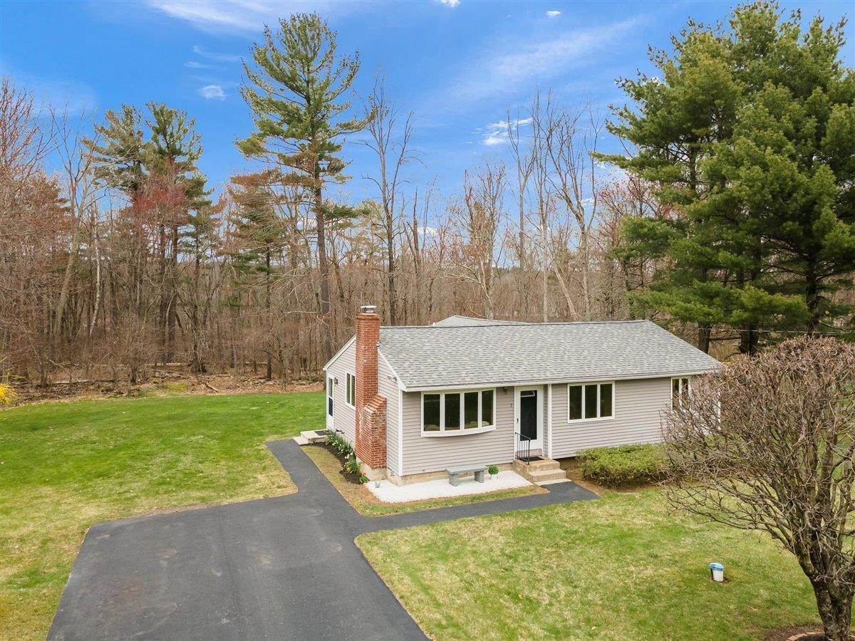 5. Single Family Homes for Sale at Derry, NH 03038