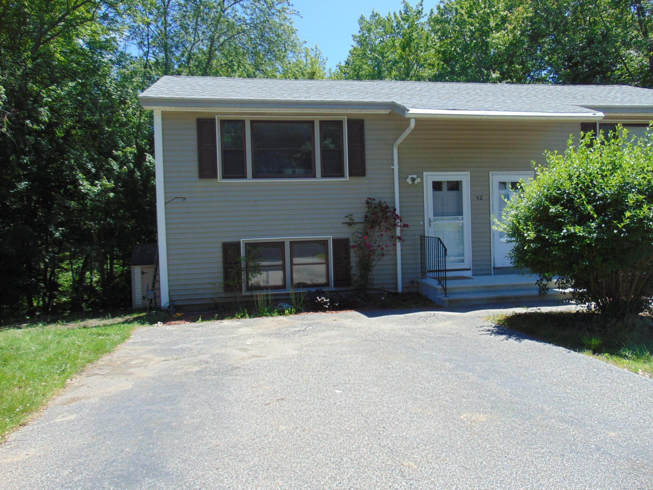 16. Condominiums for Sale at Derry, NH 03038