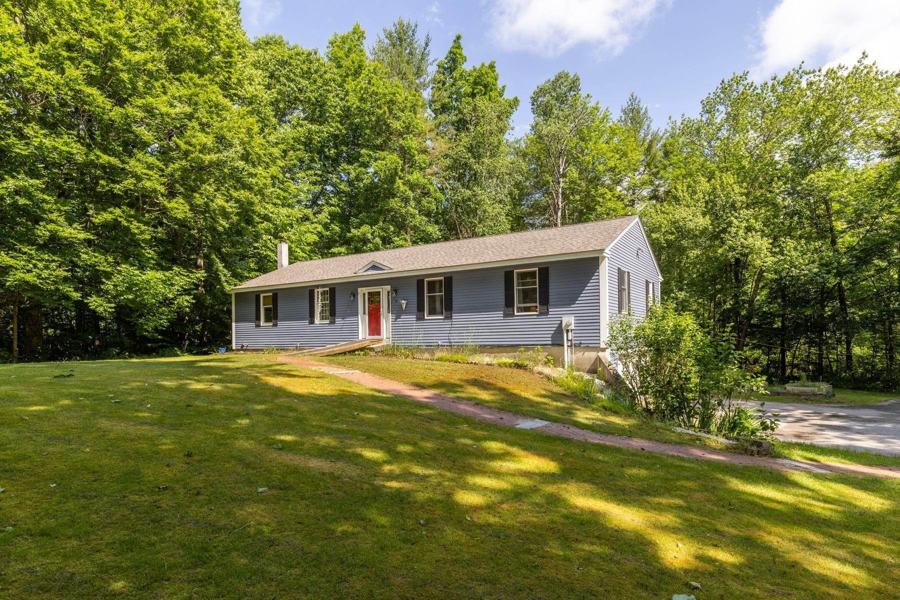 20. Single Family Homes for Sale at Exeter, NH 03833