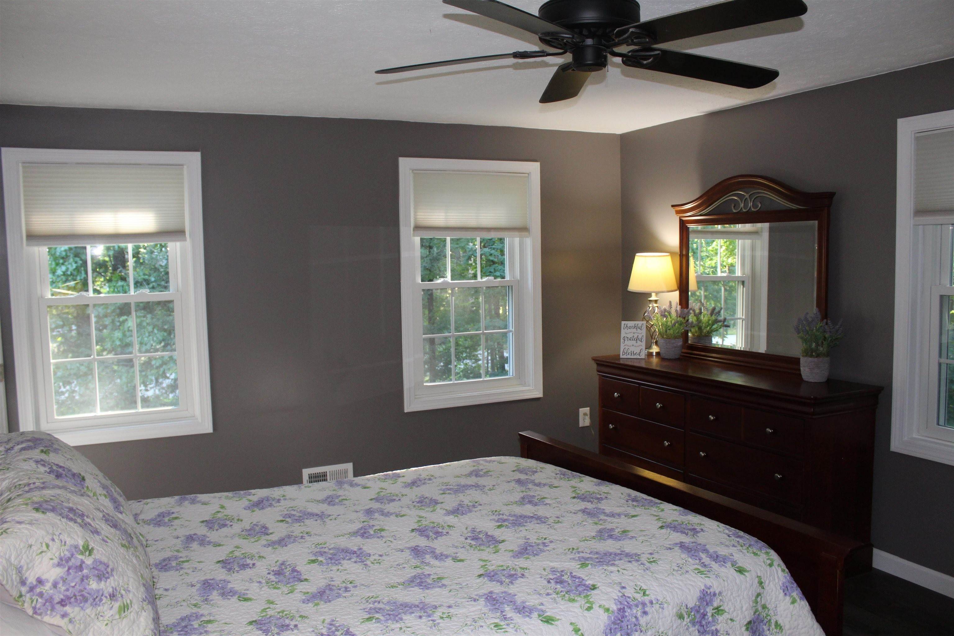 20. Single Family Homes for Sale at Londonderry, NH 03053