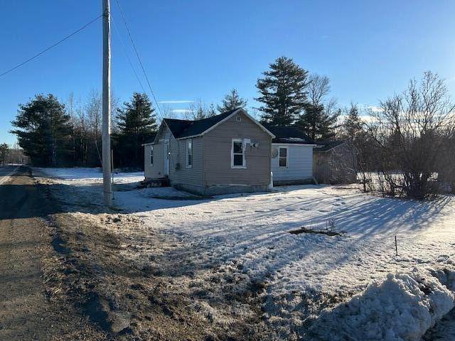 17. Single Family Homes for Sale at Clinton, ME 04927