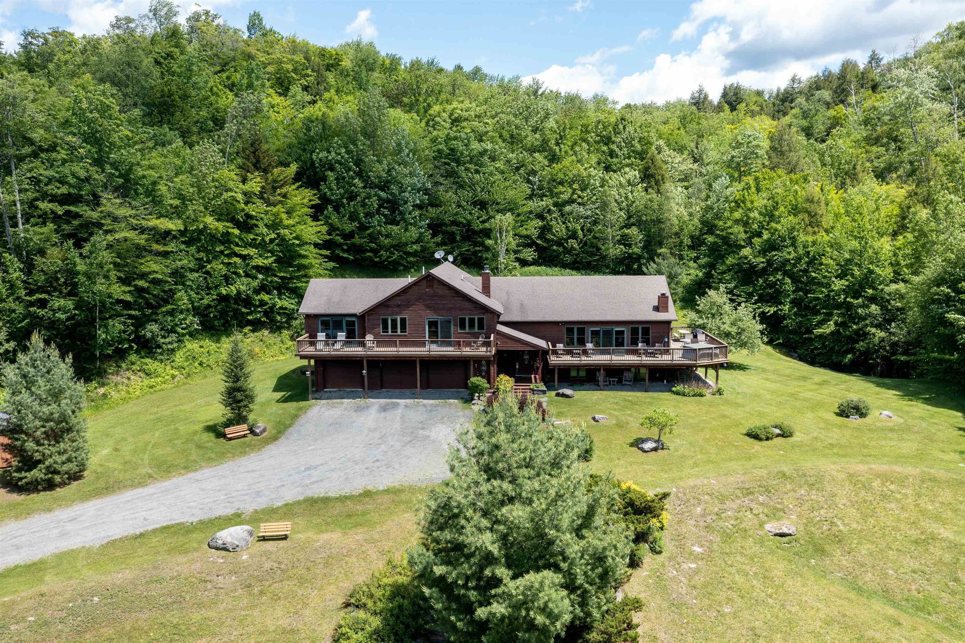 4. Single Family Homes for Sale at Stowe, VT 05672