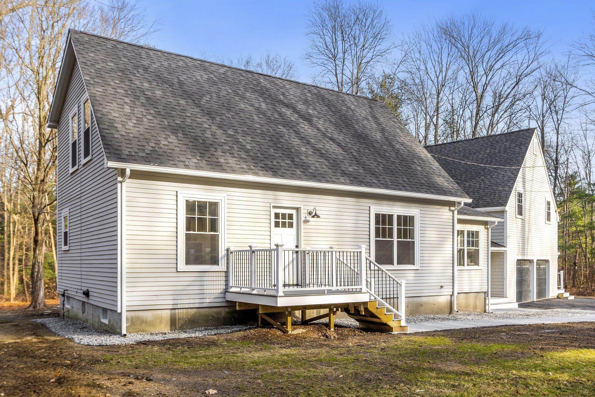3. Single Family Homes for Sale at Hampton Falls, NH 03844