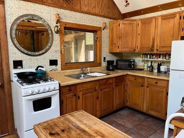 15. Single Family Homes for Sale at Dummerston, VT 05301
