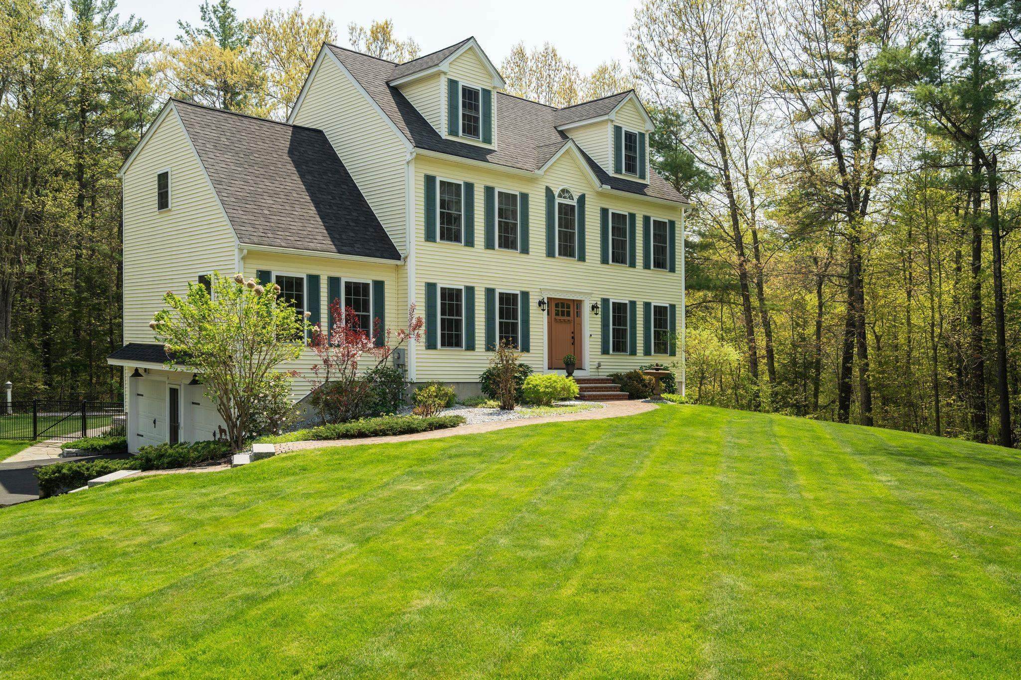 3. Single Family Homes for Sale at Newton, NH 03858
